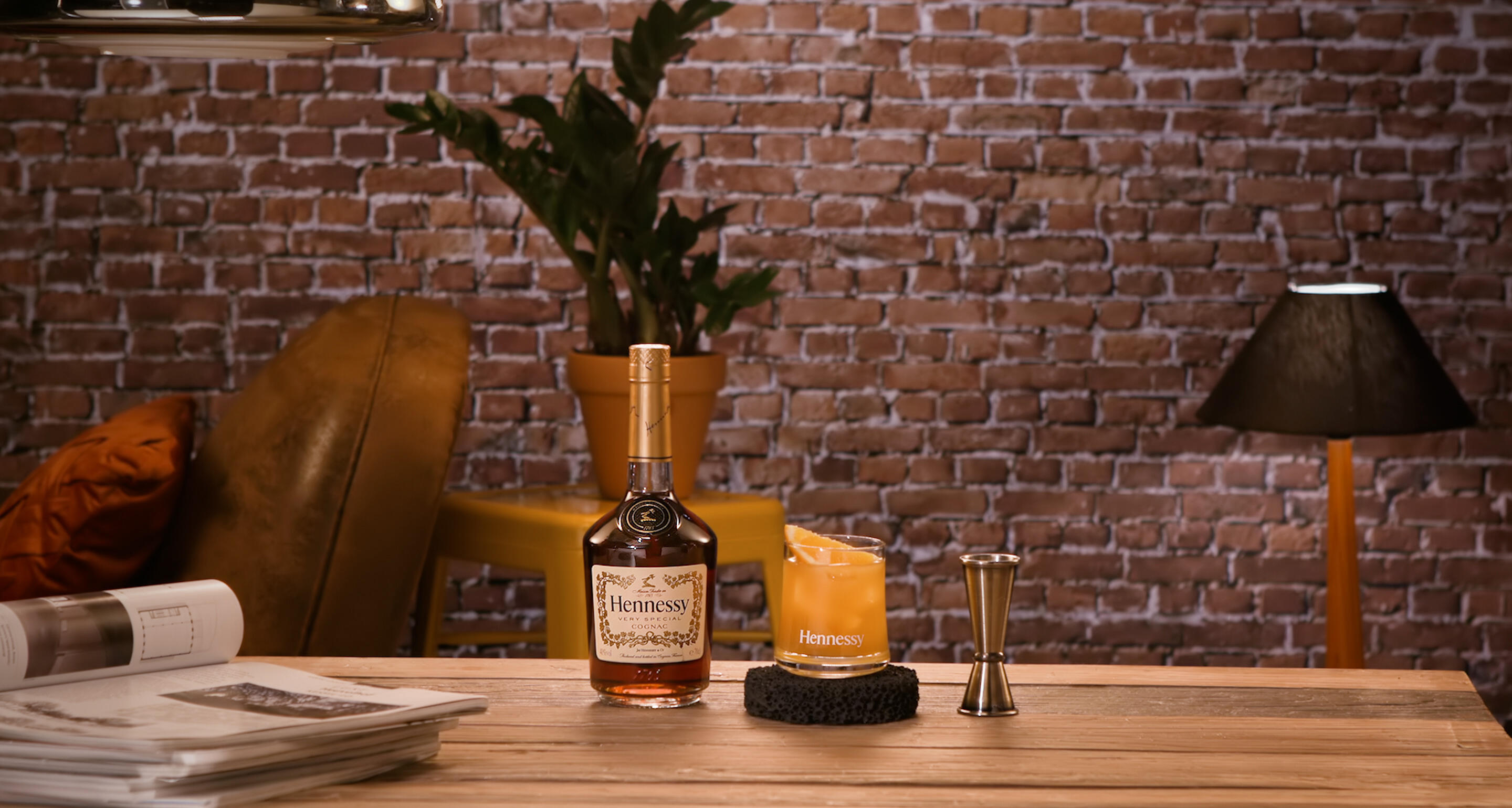 Cocktail VS lifestyle visual  