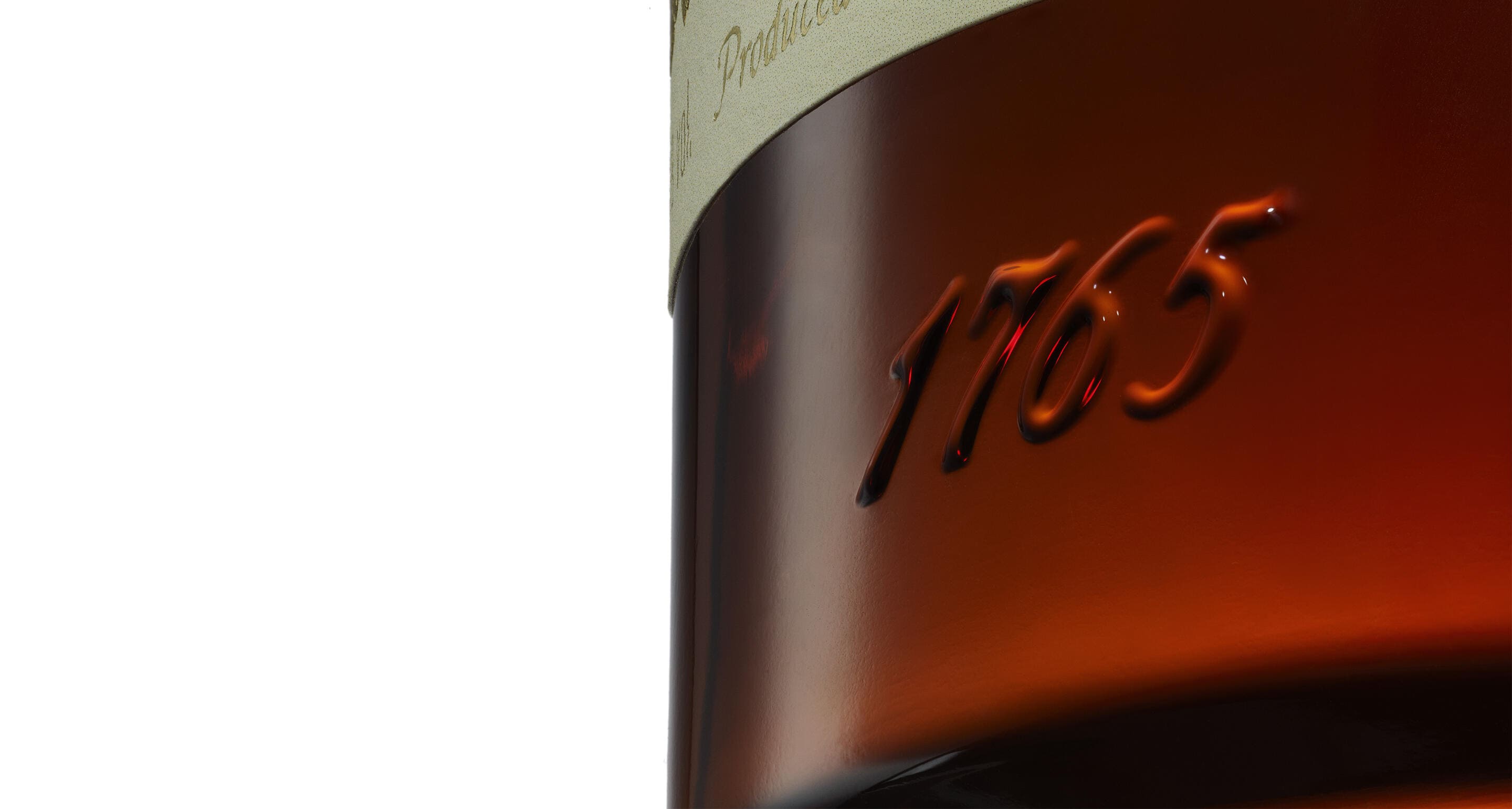 hny_vs_close_up_bottle_1765_engraving_2880x1540-1