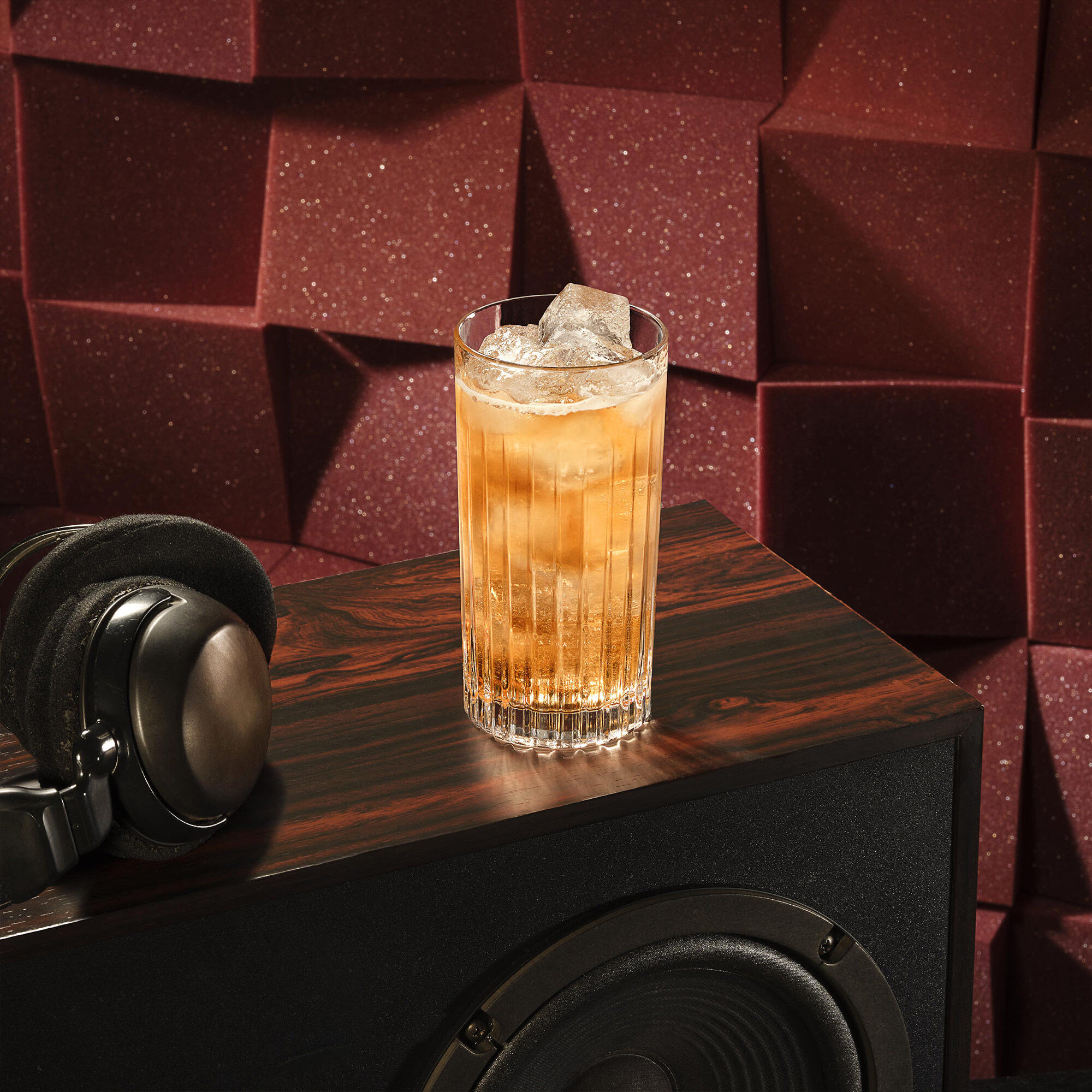 HENNESSY-NAS-LIMITED-EDITION-HIPHOP50-BD-SEDGWICK-REMIX-2-COCKTAIL