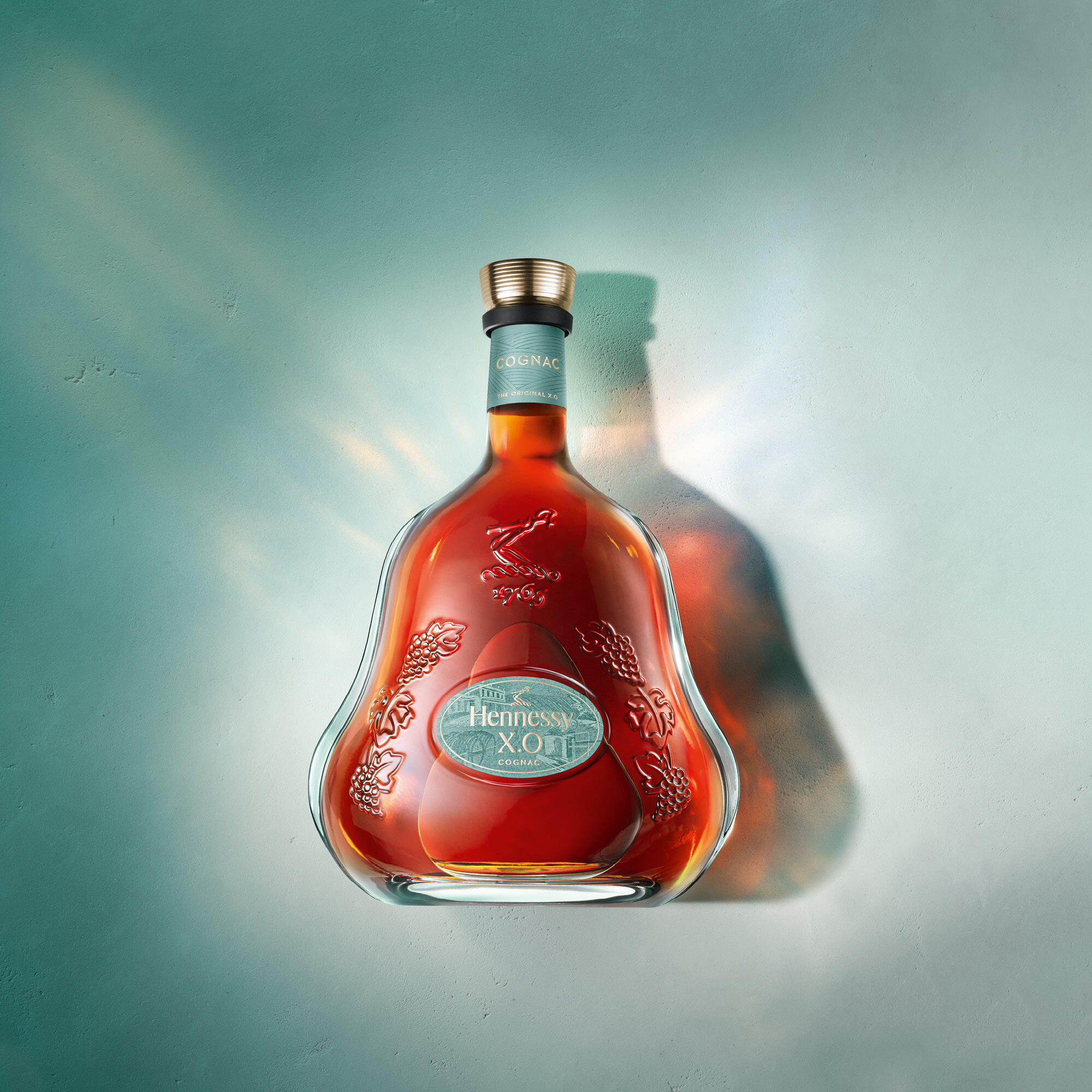hennessy_tw_2000x2000px_cognac_sans.jpg