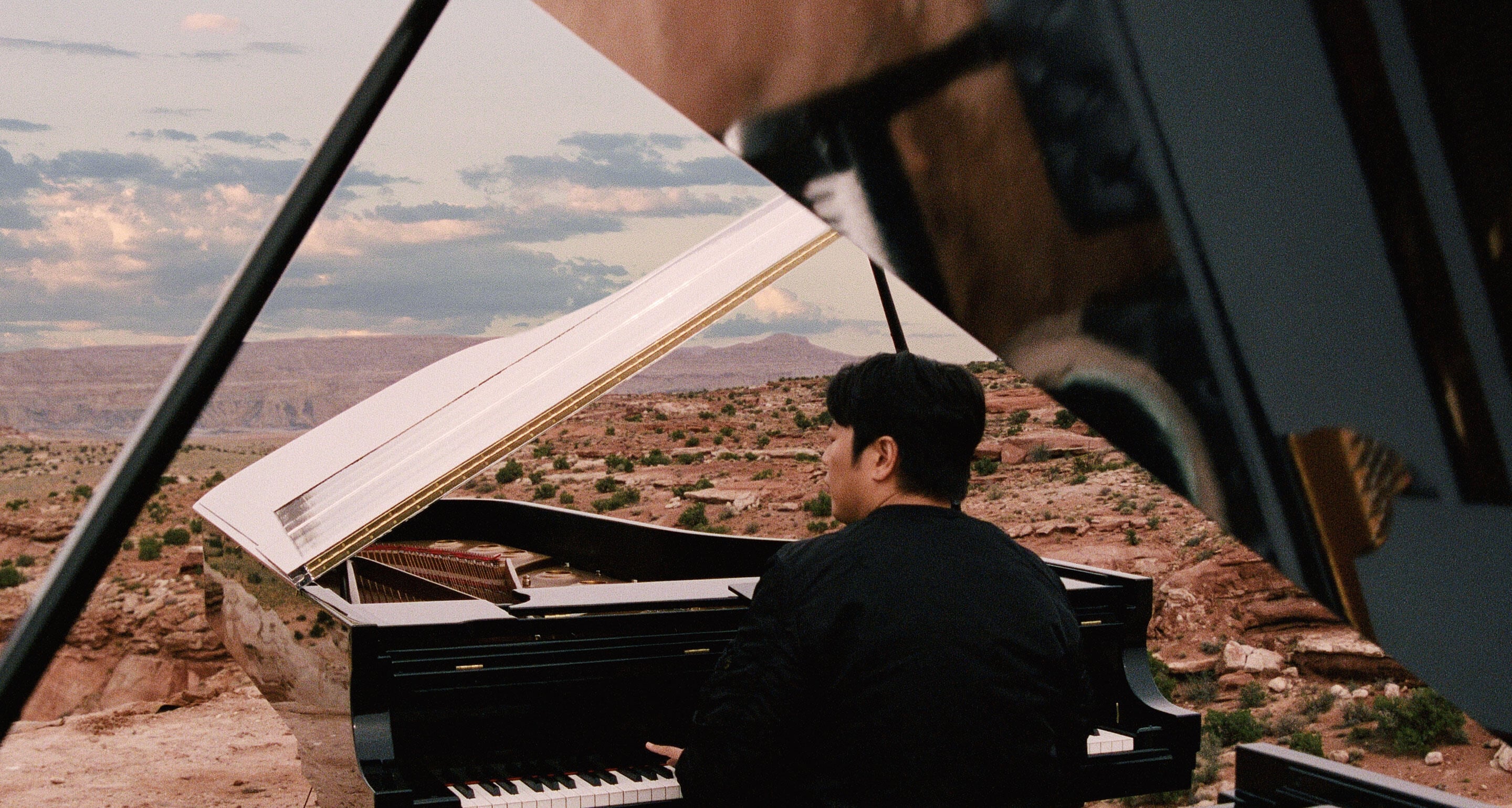 hennessy-paradis-is-on-earth-music