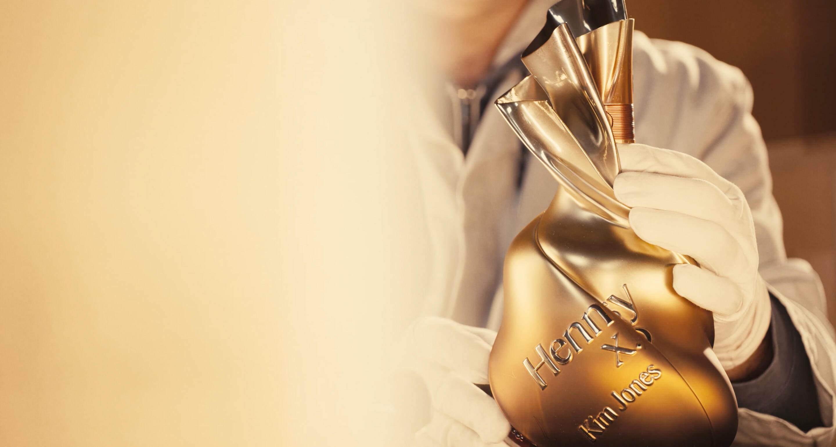 HNY_XO_KIM_JONES_VIDEOCOVER_MASTERPIECE_LANDSCAPE