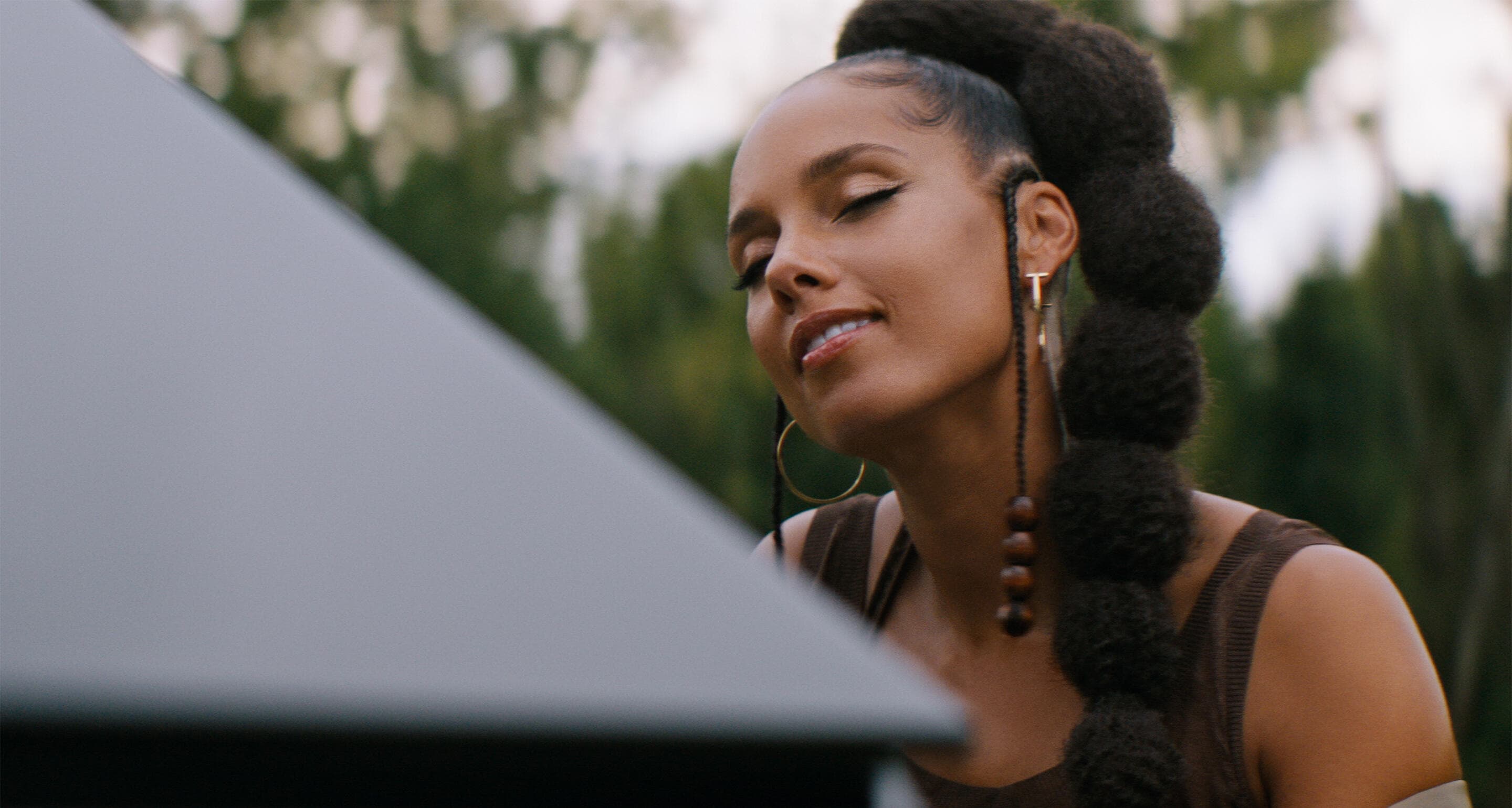 hny_paradis_is_on_earth_behind_the_blend_03