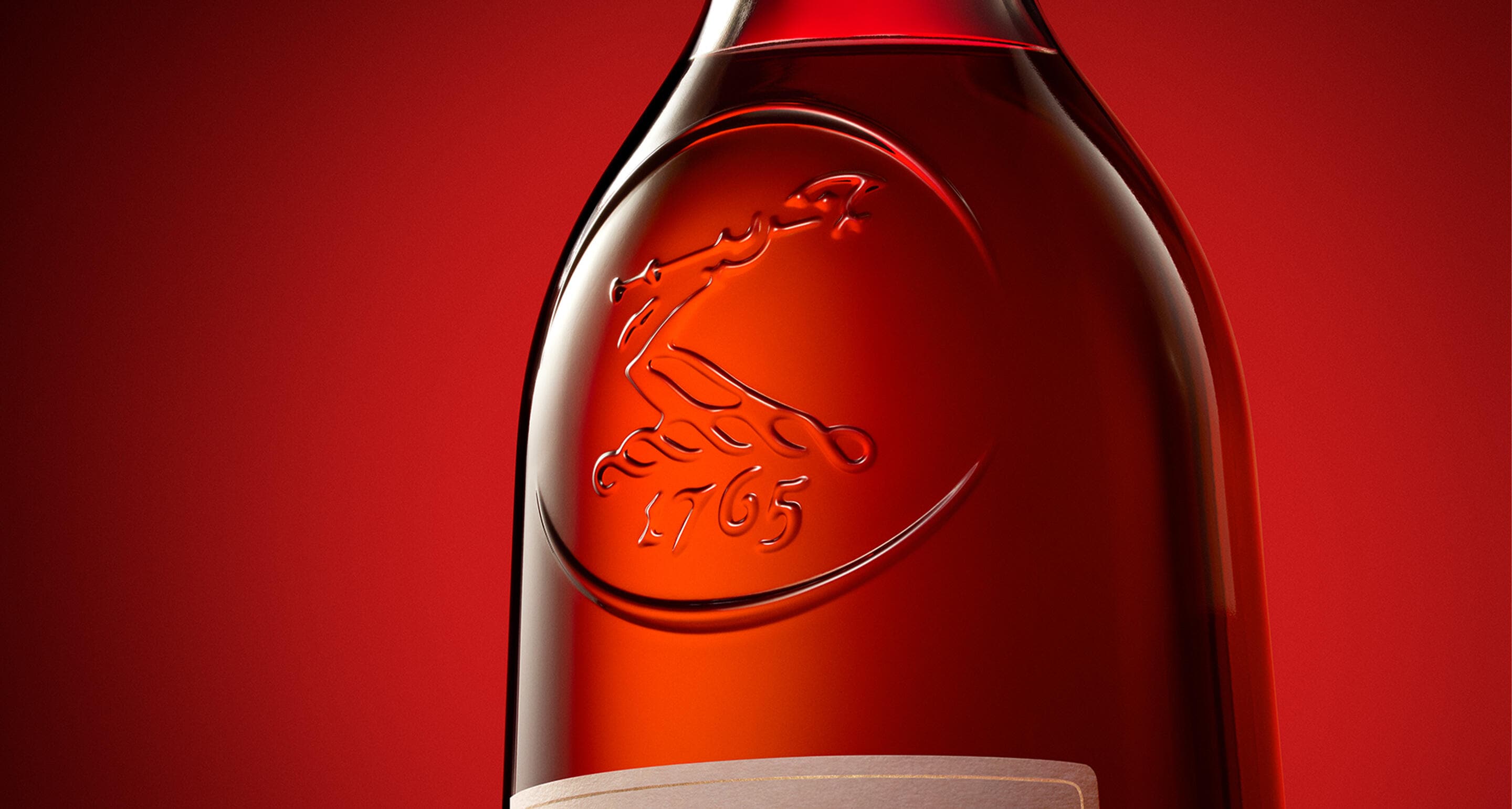 hennessy vsop bottle design shield side