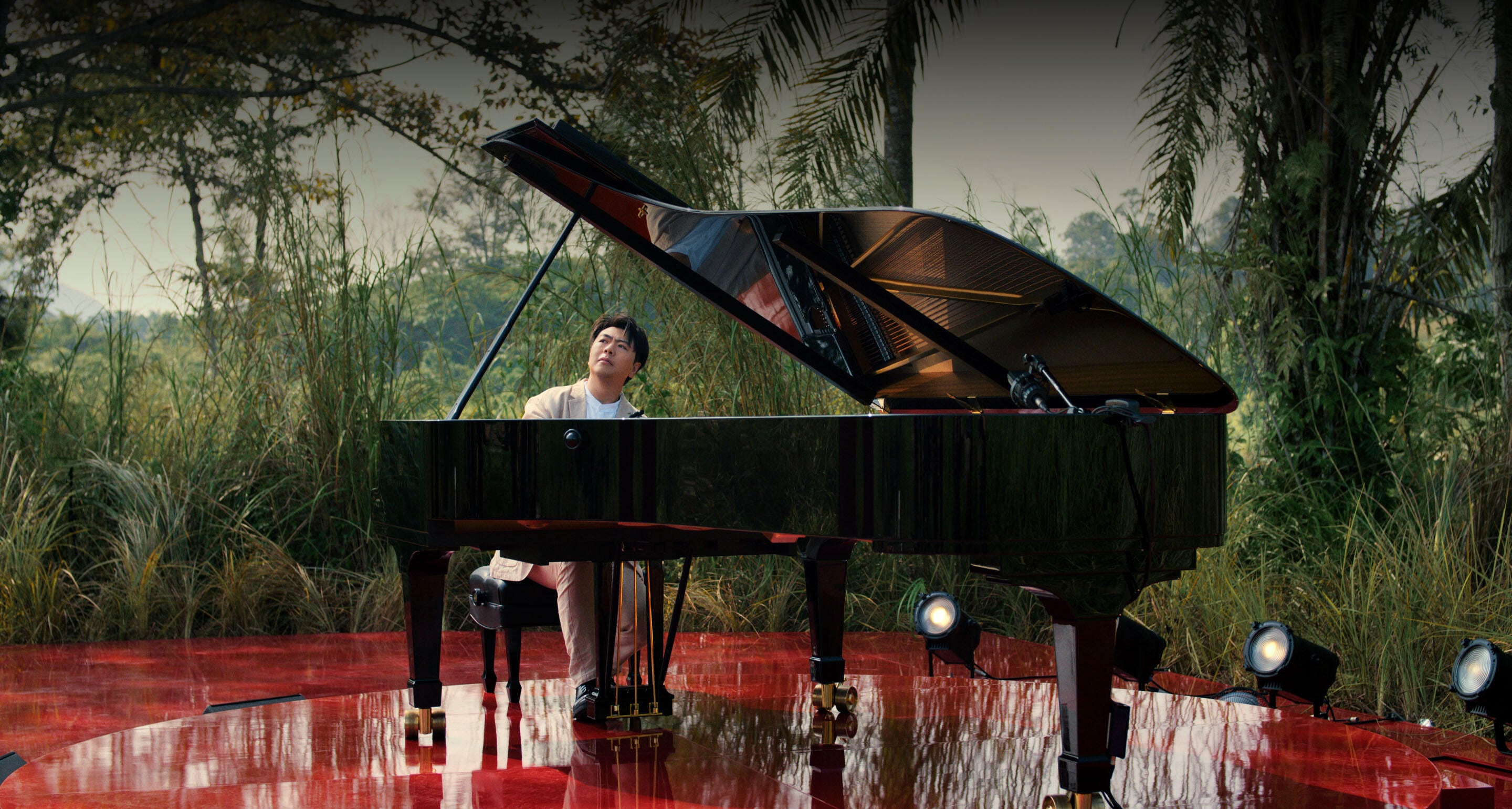  hennessy_langlang-performance_2880x1540_option1