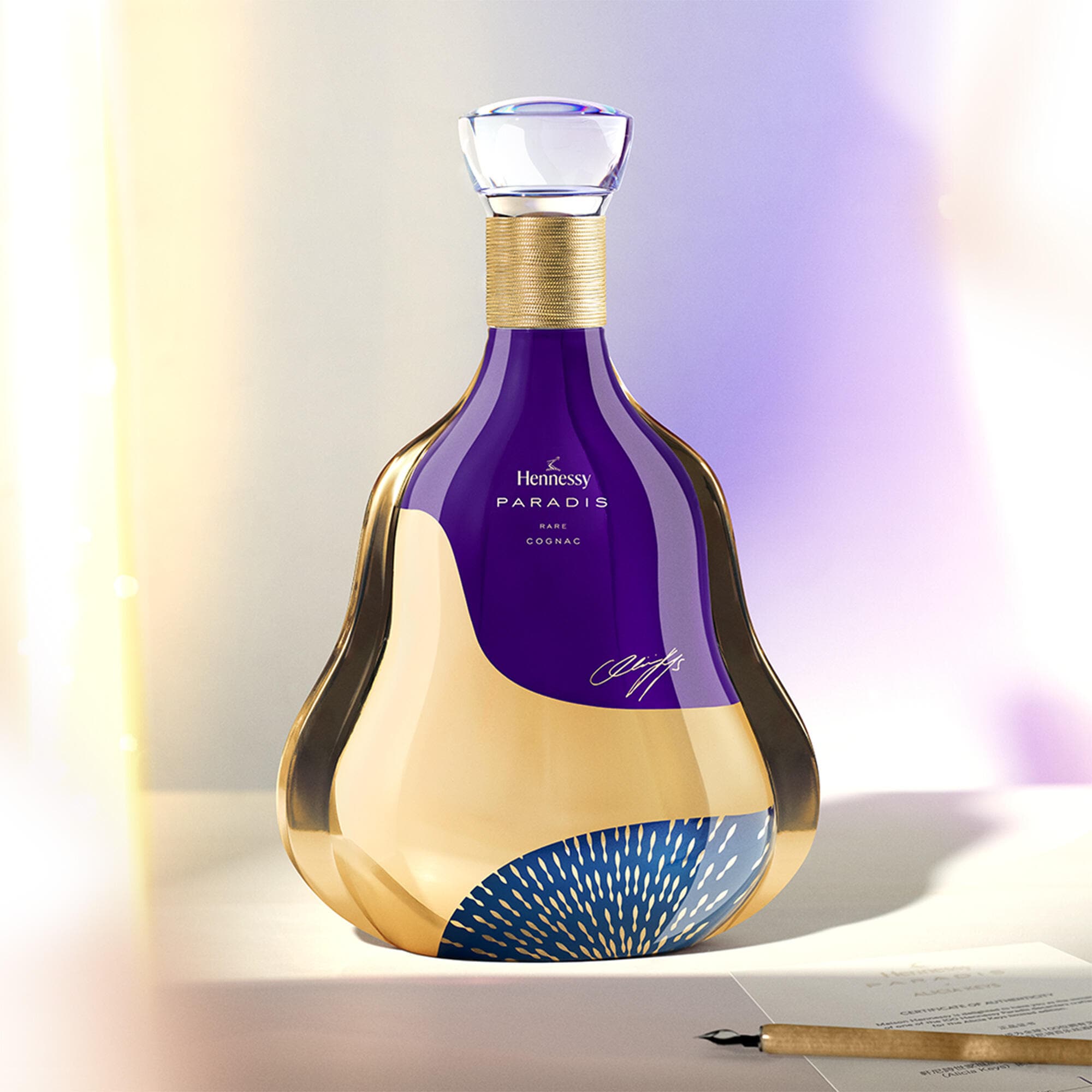 hennessy-paradis-x-alicia-keys_beautyshot_2000x2000.jpg