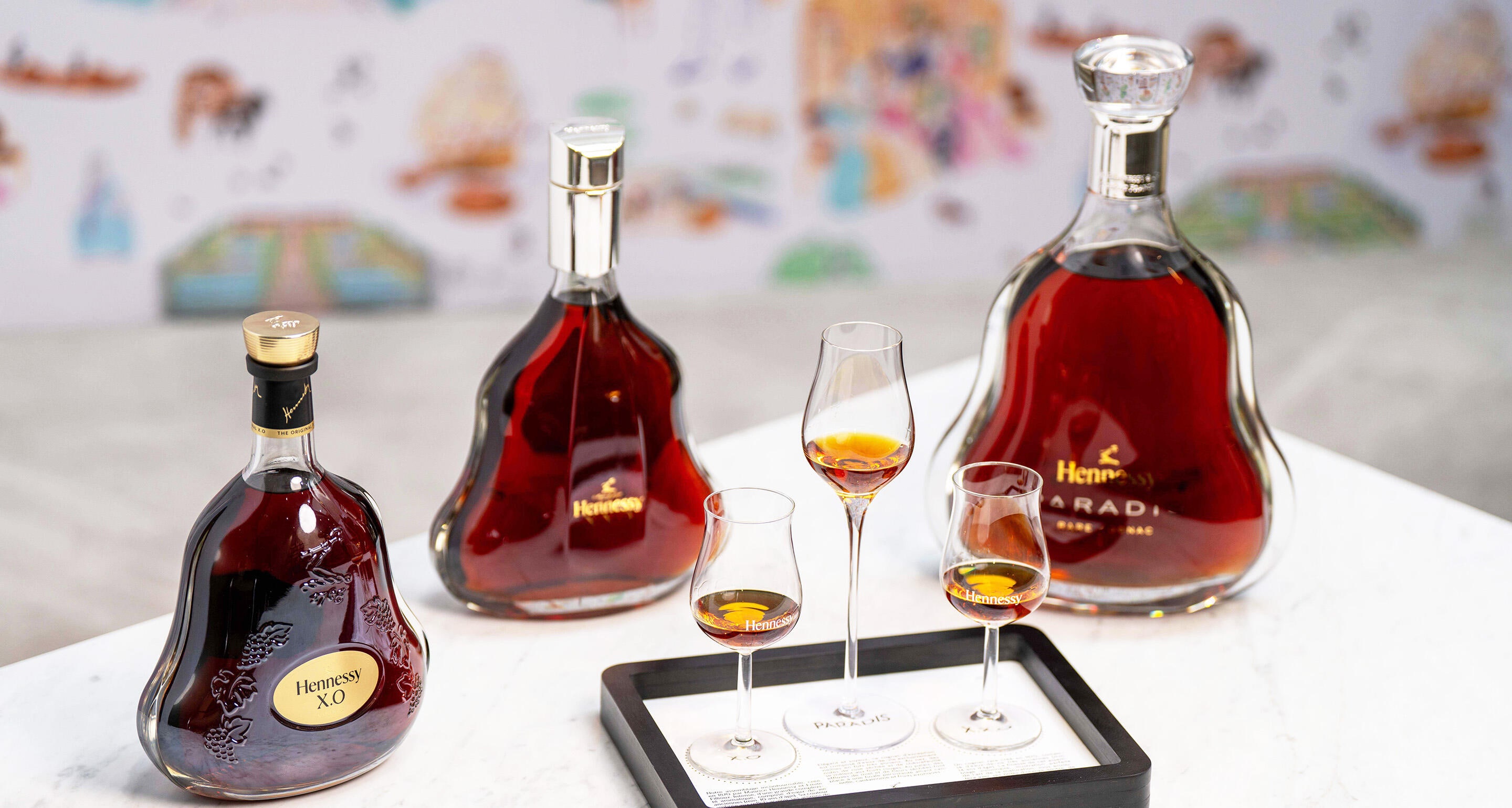 Dégustation comparative au Bar de la Boutique Hennessy de Cognac, permettant de déguster 1cl de Hennessy XO, 1cl de Hennessy XXO, et 1cl de Hennessy Paradis