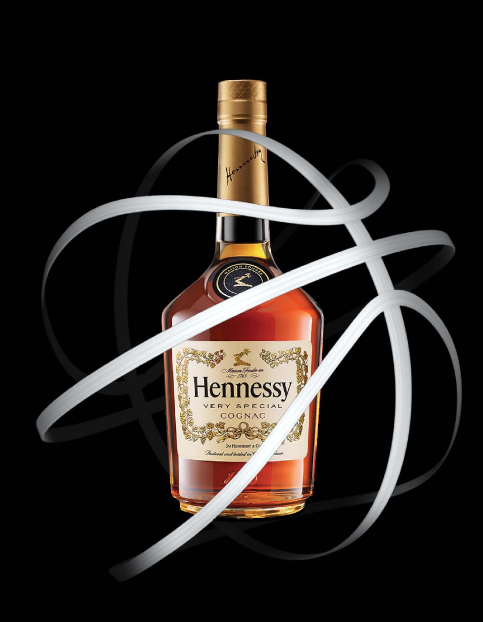 Bottle of Hennessy V.S surrounded by basketball court lines tracing the seams of a basketball.
